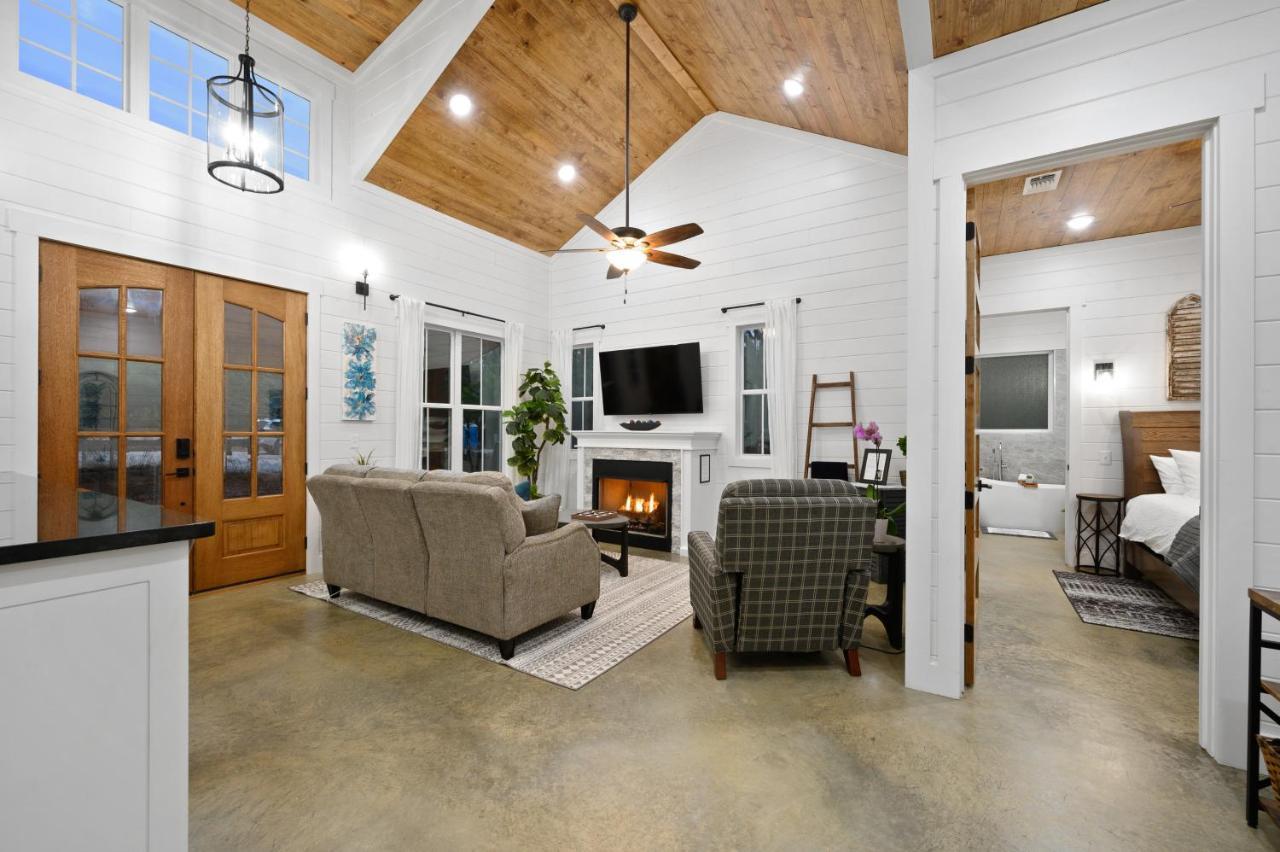 Bella Luna Cabin - Cozy Farmhouse Cabin, Private Deck, Swing Set, Fire Pit, Hot Tub Vila Broken Bow Exterior foto