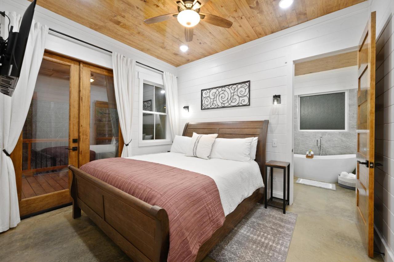Bella Luna Cabin - Cozy Farmhouse Cabin, Private Deck, Swing Set, Fire Pit, Hot Tub Vila Broken Bow Exterior foto